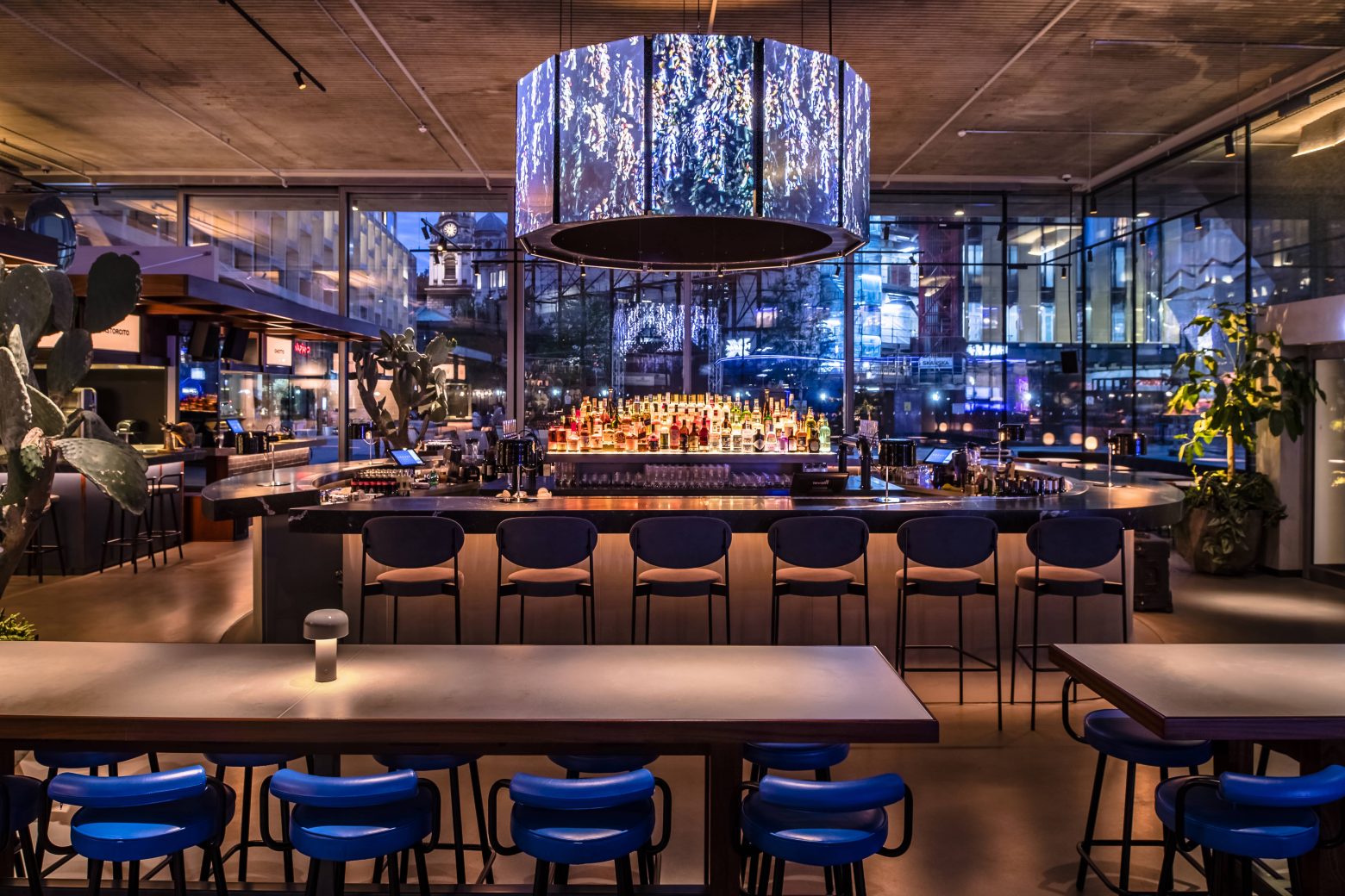 Arcade Food Theatre: Main bar at evening