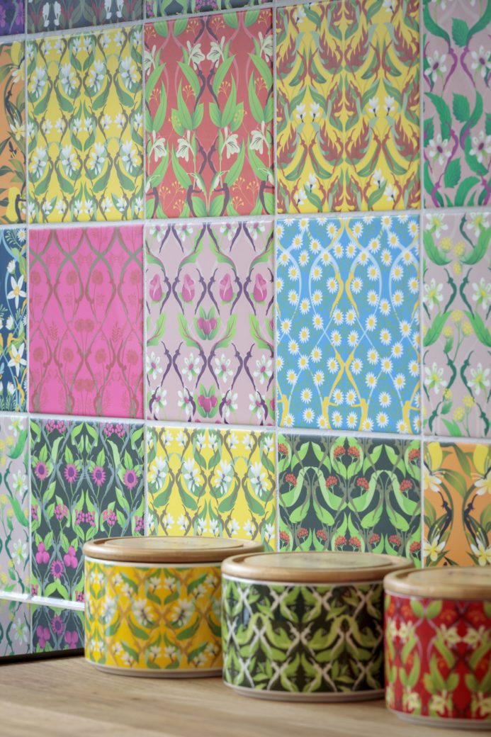 Bespoke-splashback-tiles-with-teabox-designs-and-matching-caddies