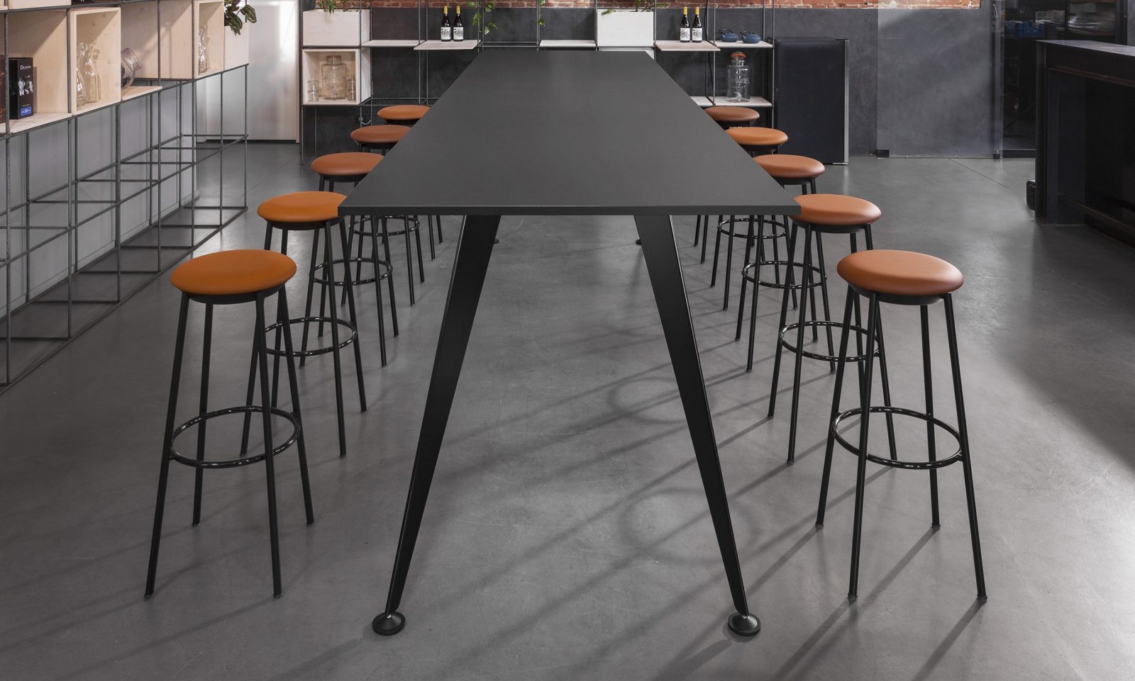 Nowy Styl: Creva table
