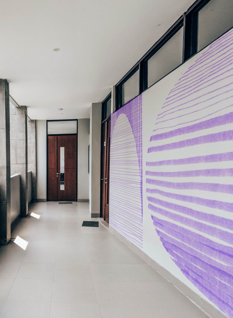 Arch Lilac wallcovering in a corridor