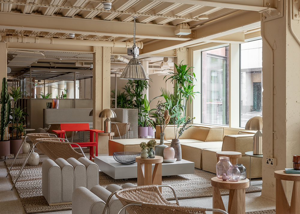 Newly designed Locke interior at Broken Wharf by Grzywinski + Pons