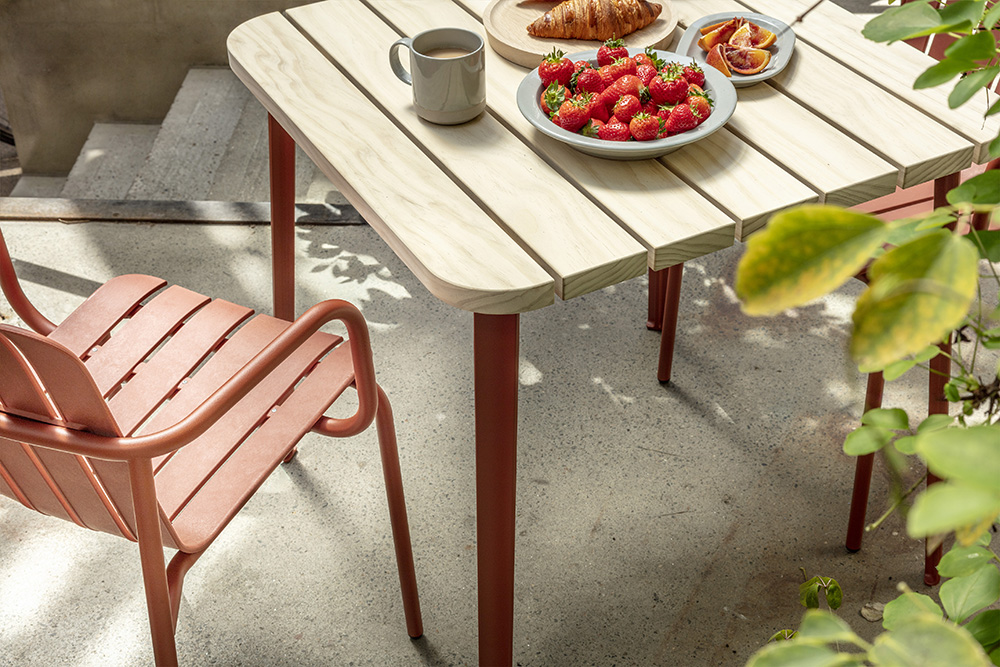 Very good proper latte chair canteen table