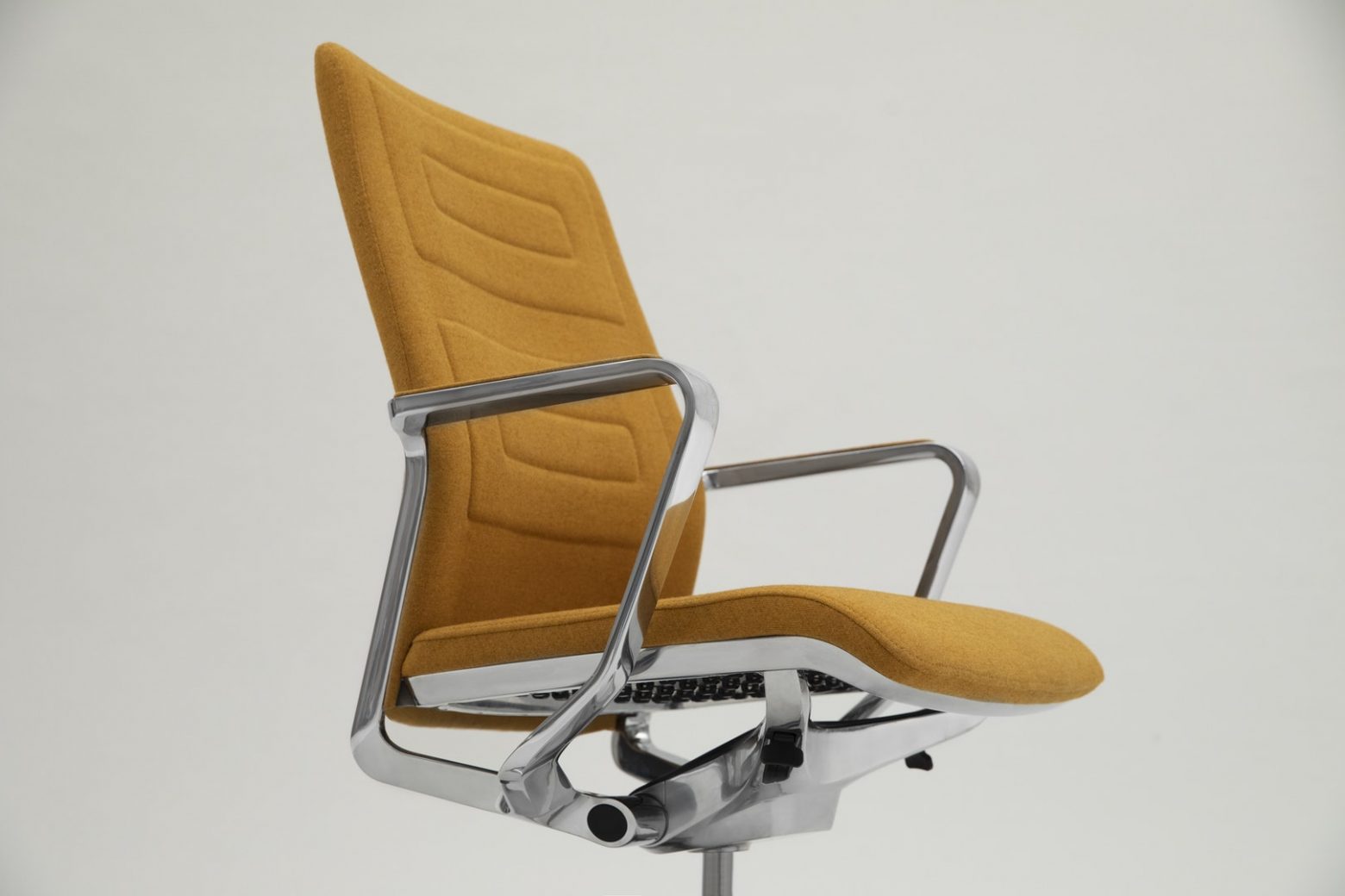 Qdos chair by Senator