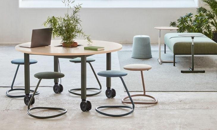 Materia by Kinnarps Rocca chairs at desk