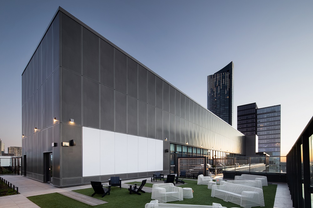 BDP Quadrangle-99 Gerrard outside