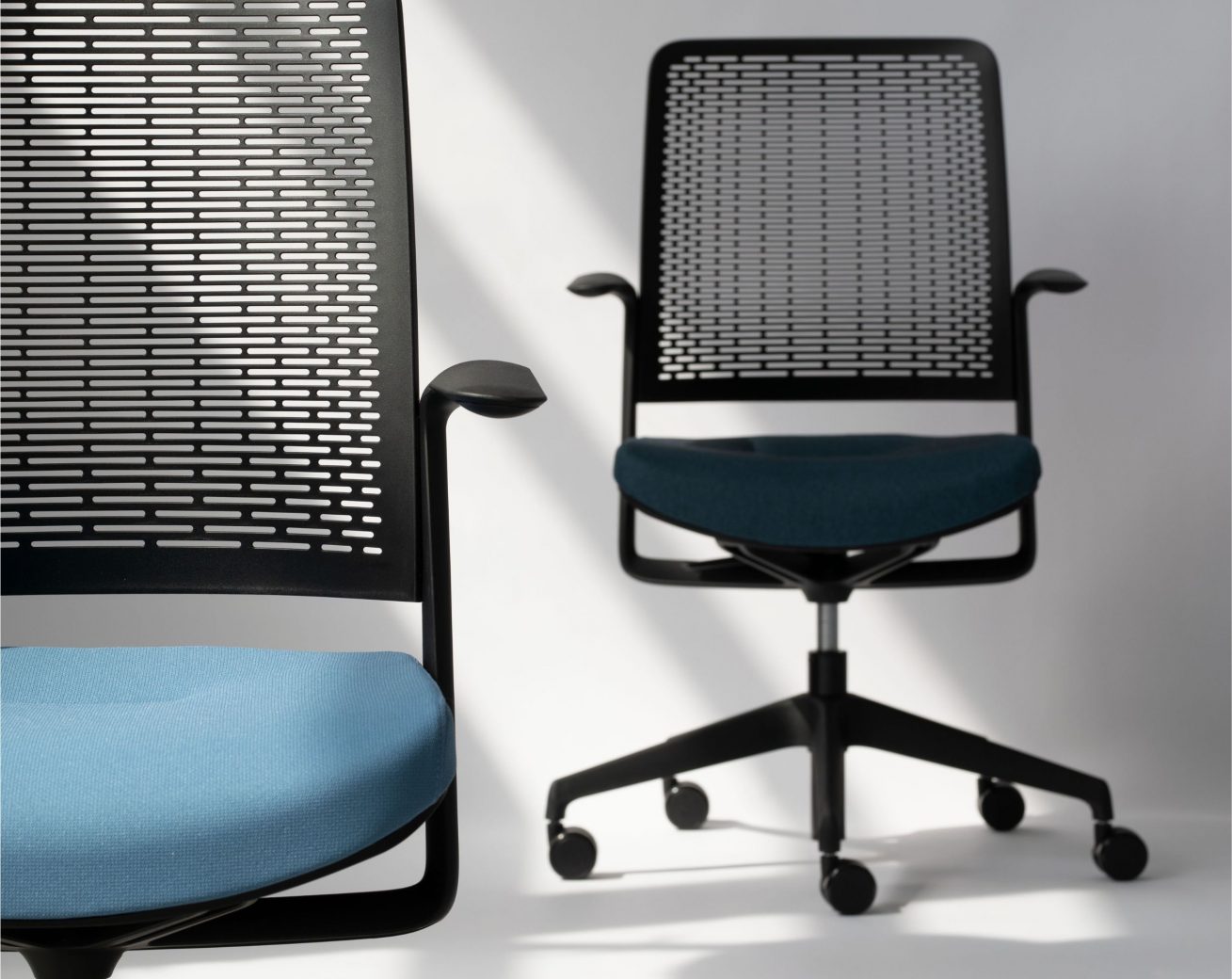 Nowy Style-WithMe-Task Chair-Mixology North22 Awards-Mix Interiors-2