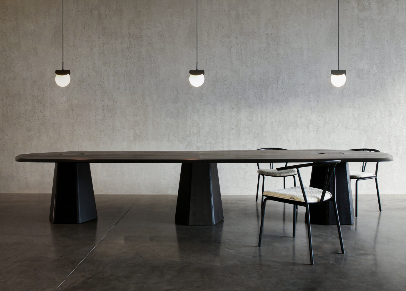 Ash Table in Black