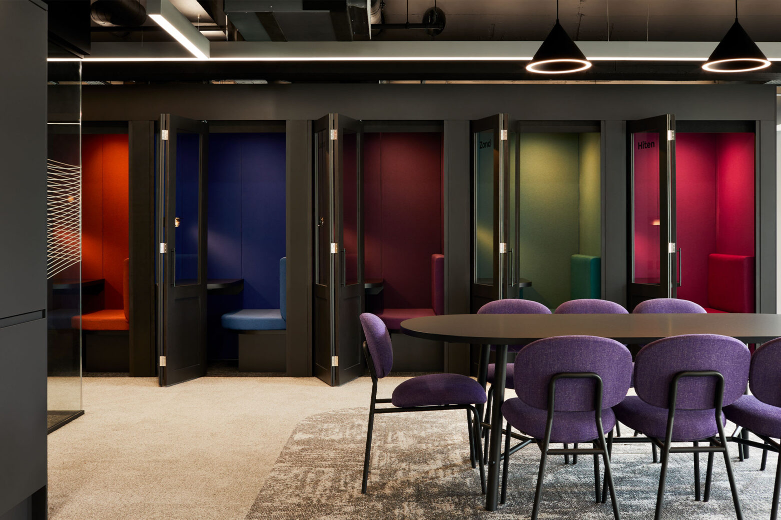 Acoustically insulated phonebooths