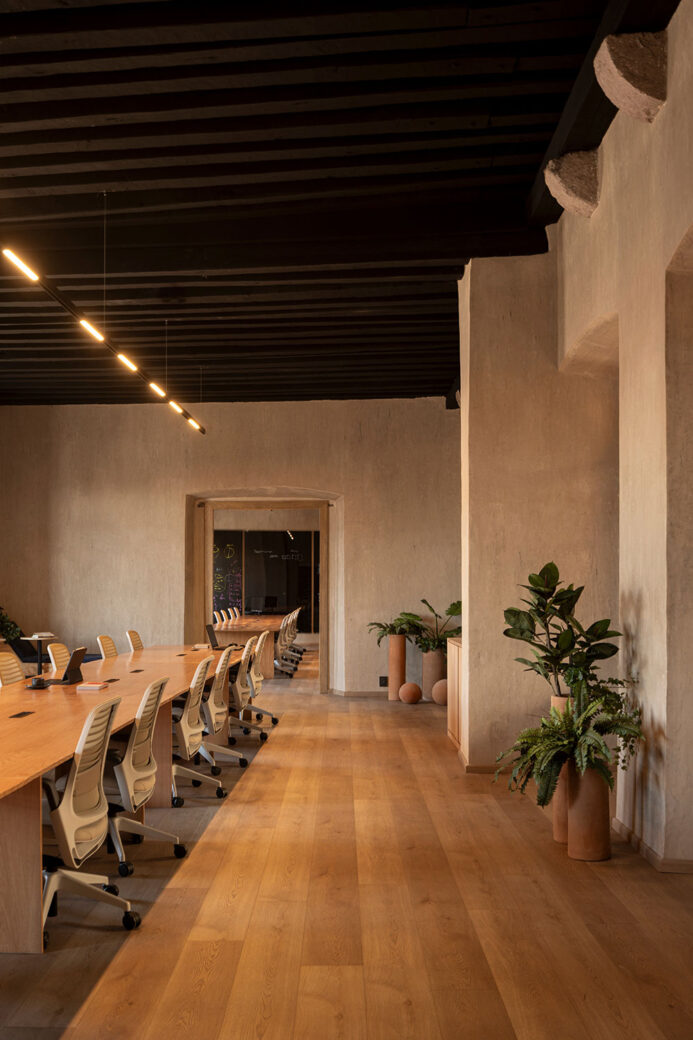 FMA-Mexican-convent-workplace-study-co-working-studio-desk-working