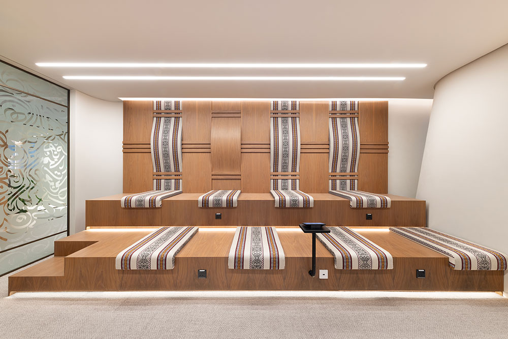 roar-oliver-wyman-riyadh-headquarters-auditorium-lecture-space-seating