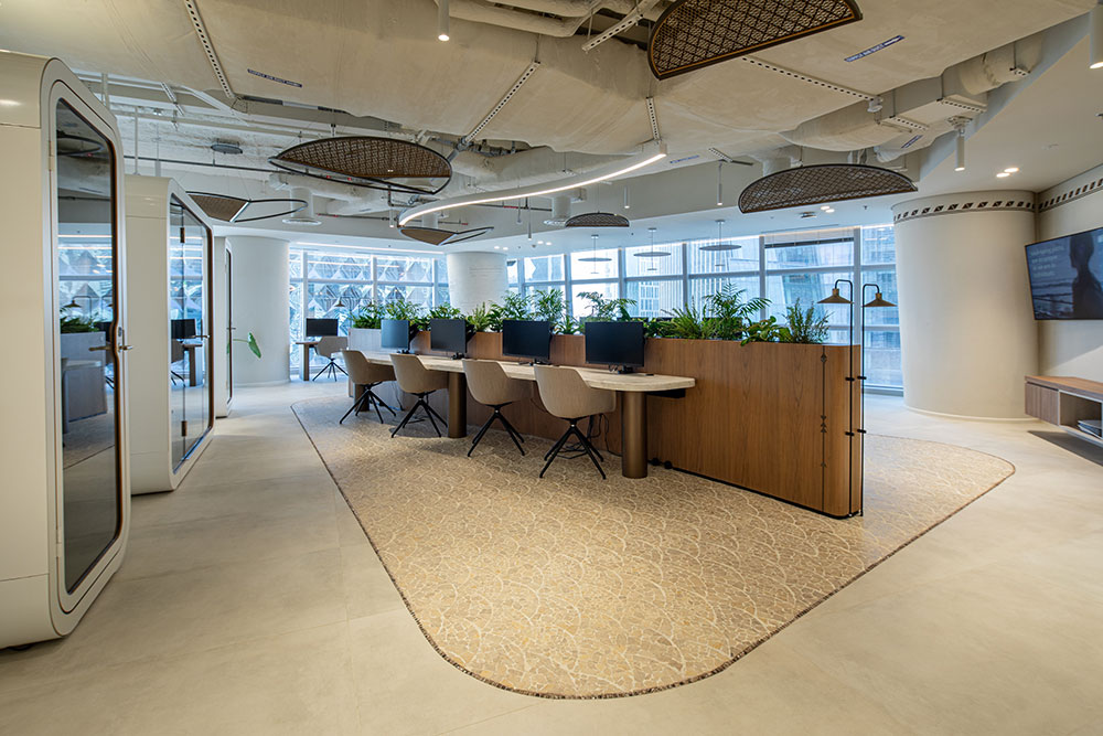 roar-oliver-wyman-riyadh-headquarters-work-stations